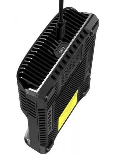 универсальное зарядное устройство на 4 канала NiteCore UM4 